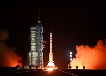 ചൈന Shenzhou 20 ദൗത്യം വിക്ഷേപിച്ചു; ചൈനയുടെ ബഹിരാകാശ മോഹങ്ങൾ വീണ്ടും ഉയരത്തിൽ 9 ചൈന Shenzhou 20 ദൗത്യം വിക്ഷേപിച്ചു; ചൈനയുടെ ബഹിരാകാശ മോഹങ്ങൾ വീണ്ടും ഉയരത്തിൽ