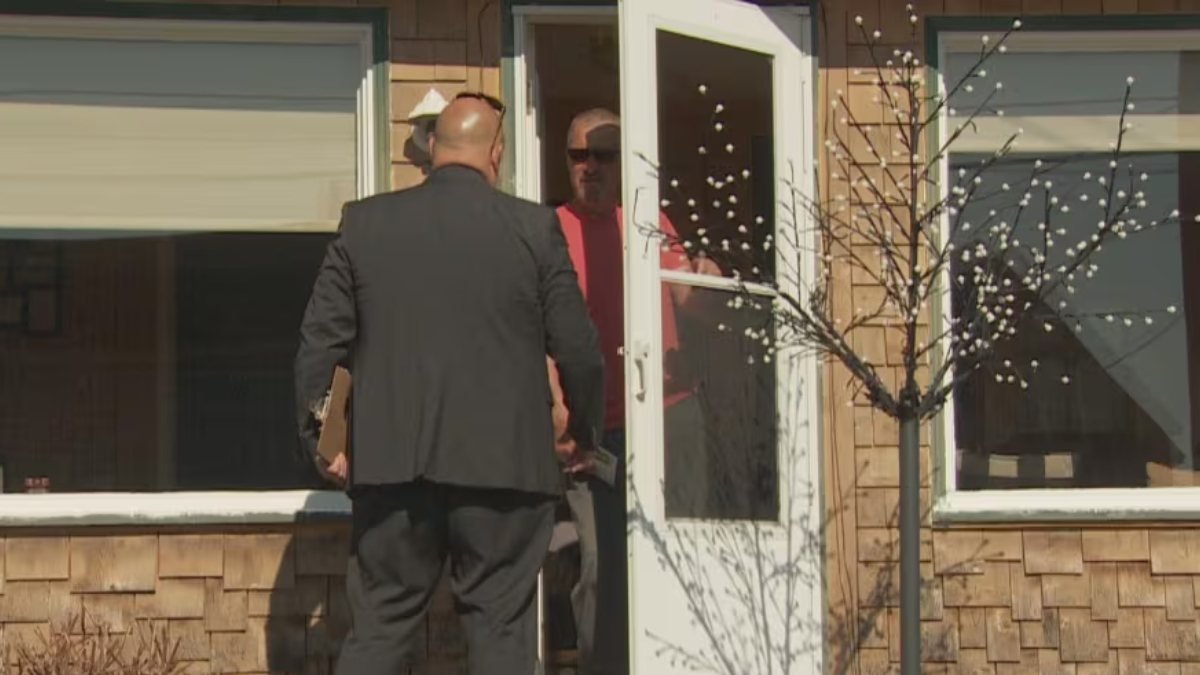 Door-to-Door; ജനപിന്തുണ നേടാൻ പുതിയ മാർഗങ്ങളുമായി കിച്ച്‌നർ-വാട്ടർലൂ സ്ഥാനാർത്ഥികൾ