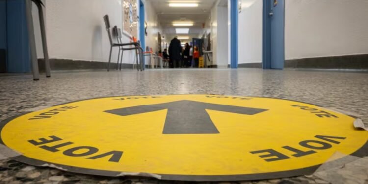 ഇനിയും വോട്ടർ പട്ടികയിൽ പേരില്ലേ? തിരഞ്ഞെടുപ്പ് ദിവസവും രജിസ്റ്റർ ചെയ്യാം 1 ഇനിയും വോട്ടർ പട്ടികയിൽ പേരില്ലേ? തിരഞ്ഞെടുപ്പ് ദിവസവും രജിസ്റ്റർ ചെയ്യാം