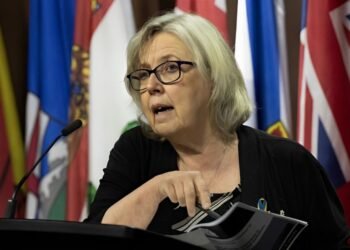 “ഞാൻ ജനങ്ങളുടെ ശബ്ദമാണ്” – കടുത്ത മത്സരത്തിനിടെ എലിസബത്ത് മേയ്