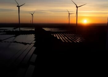 ആർട്ടിഫിഷ്യൽ ഇന്റലിജൻസും ഇലക്ട്രിക് വാഹനങ്ങളും വൈദ്യുതി ആവശ്യകത വർധിപ്പിക്കുന്നു