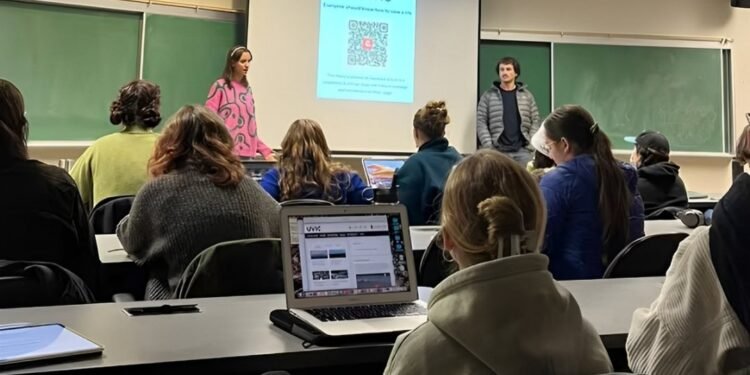 യുവിക് കാമ്പസിൽ മരിച്ച വിദ്യാർത്ഥിനിയുടെ കേസിൽ വിദ്യാർത്ഥികൾ കർശന നടപടി ആവശ്യപ്പെടുന്നു