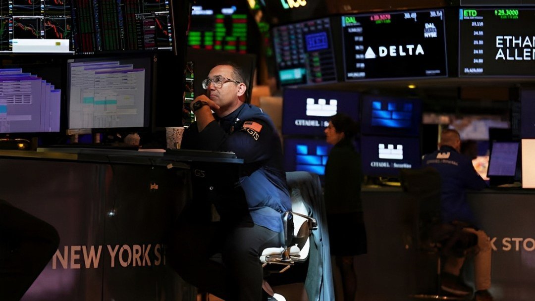 വ്യാപാര പോരാട്ടത്തിന്റെ നിഴലിൽ ഓഹരി വിപണി ഇടിയുന്നു