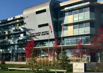 ഇനി കാനഡക്കുള്ളിൽ മാത്രം യാത്ര