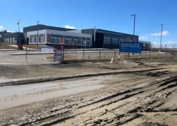 30 മില്യൺ ചിലവിൽ നിർമ്മിച്ച സ്കൂൾ ഇപ്പോഴും പൂട്ടി കിടക്കുന്നു;രക്ഷിതാക്കൾ ആശങ്കയിൽ