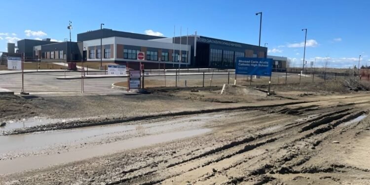 30 മില്യൺ ചിലവിൽ നിർമ്മിച്ച സ്കൂൾ ഇപ്പോഴും പൂട്ടി കിടക്കുന്നു;രക്ഷിതാക്കൾ ആശങ്കയിൽ