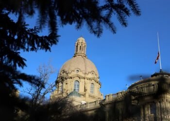 ആൽബർട്ടയിലെ കുട്ടികളുടെ അഡ്വക്കേറ്റ് പുതിയ ബിൽ നിർദ്ദേശത്തെ എതിർക്കുന്നു 3 ആൽബർട്ടയിലെ കുട്ടികളുടെ അഡ്വക്കേറ്റ് പുതിയ ബിൽ നിർദ്ദേശത്തെ എതിർക്കുന്നു