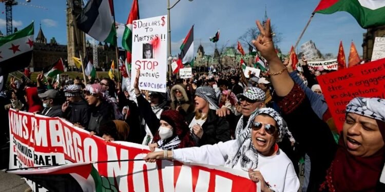 ഇസ്രയേലിലേക്കുള്ള ആയുധ കയറ്റുമതി തുടരുന്നതിനെതിരെ പാർലമെന്റ് ഹില്ലിൽ പ്രതിഷേധം