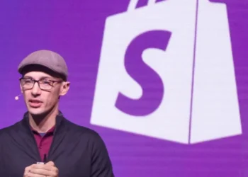 ഷോപ്പിഫൈയിൽ AI നിർബന്ധം