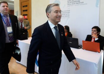 ഹ്രസ്വകാല സാമ്പത്തിക പ്രതിസന്ധി; മുന്നറിയിപ്പുമായി കാനഡ ധനമന്ത്രി 9 ഹ്രസ്വകാല സാമ്പത്തിക പ്രതിസന്ധി; മുന്നറിയിപ്പുമായി കാനഡ ധനമന്ത്രി