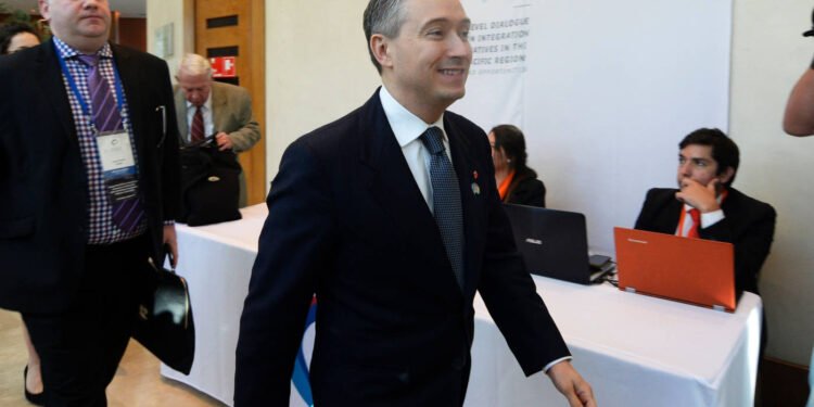 ഹ്രസ്വകാല സാമ്പത്തിക പ്രതിസന്ധി; മുന്നറിയിപ്പുമായി കാനഡ ധനമന്ത്രി 1 ഹ്രസ്വകാല സാമ്പത്തിക പ്രതിസന്ധി; മുന്നറിയിപ്പുമായി കാനഡ ധനമന്ത്രി