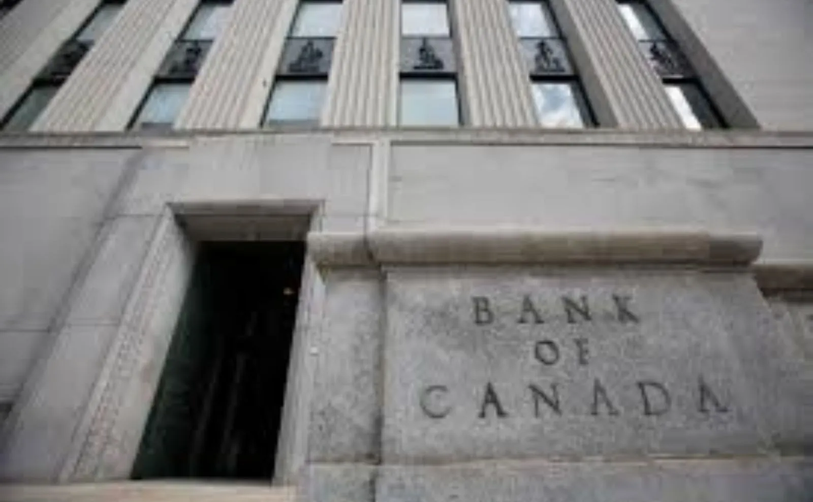 താരിഫ് പ്രതിസന്ധികൾക്കിടയിലും പലിശ നിരക്ക് നിലനിർത്തി ബാങ്ക് ഓഫ് കാനഡ