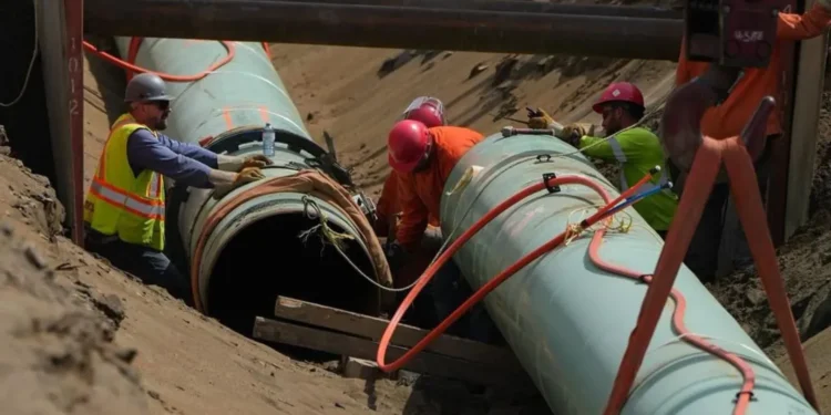 പുതിയ പൈപ്പ്ലൈൻ പദ്ധതിയെ പിന്തുണച്ച് കാർണിയും പൊയിലീവ്രെയും 1 പുതിയ പൈപ്പ്ലൈൻ പദ്ധതിയെ പിന്തുണച്ച് കാർണിയും പൊയിലീവ്രെയും