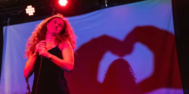 പുടിന്റെ ഭരണത്തിനെതിരെ പ്രതിഷേധിച്ച് പസ്സി റയറ്റ് കാനഡയിൽ!