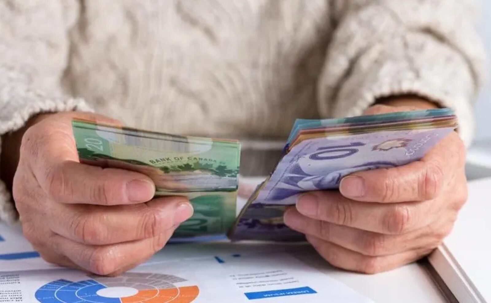 കാനഡക്കാർ കടക്കെണിയിൽ; ആശ്വാസമായി നികുതി റീഫണ്ടുകൾ