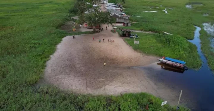 ആമസോണിൽ എണ്ണ ഖനനത്തിനെതിരായി Indigenous നേതാവ് റൗനി 1 ആമസോണിൽ എണ്ണ ഖനനത്തിനെതിരായി Indigenous നേതാവ് റൗനി