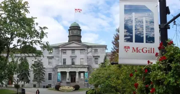 ക്യുബെക്ക് വിദ്യാർത്ഥികൾക്ക് അനുകൂല വിധി; ഫീസ് വർദ്ധനയും ഫ്രഞ്ച് ഭാഷാനിബന്ധനയും കോടതി റദ്ദാക്കി 1 ക്യുബെക്ക് വിദ്യാർത്ഥികൾക്ക് അനുകൂല വിധി; ഫീസ് വർദ്ധനയും ഫ്രഞ്ച് ഭാഷാനിബന്ധനയും കോടതി റദ്ദാക്കി