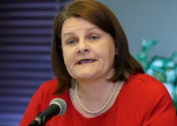 കോടതിയിൽ നിന്ന് കുടിയേറ്റക്കാരനെ രക്ഷപ്പെടുത്തി; അമേരിക്കൻ ജഡ്ജി അറസ്റ്റിൽ 6 കോടതിയിൽ നിന്ന് കുടിയേറ്റക്കാരനെ രക്ഷപ്പെടുത്തി; അമേരിക്കൻ ജഡ്ജി അറസ്റ്റിൽ