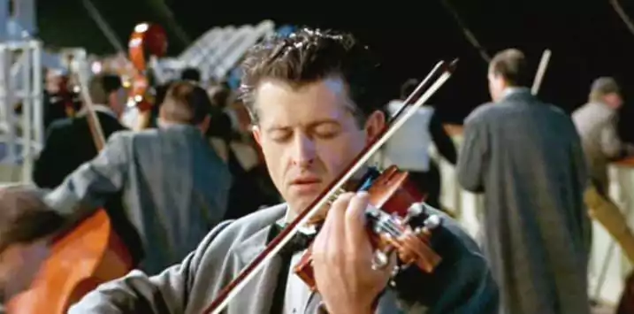 ഹോളിവുഡ് ചരിത്ര ലേലം : ടൈറ്റാനിക്ക് വയലിന് 61 ലക്ഷം!