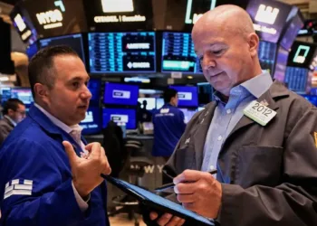 താരിഫ് അനിശ്ചിതത്വങ്ങൾക്കിടയിൽ വാൾസ്ട്രീറ്റ് ശക്തമായ മുന്നേറ്റങ്ങൾക്ക് ശേഷം താഴോട്ട്!