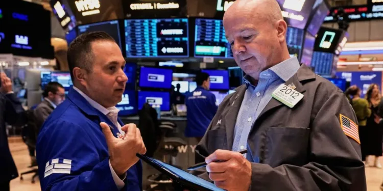 താരിഫ് അനിശ്ചിതത്വങ്ങൾക്കിടയിൽ വാൾസ്ട്രീറ്റ് ശക്തമായ മുന്നേറ്റങ്ങൾക്ക് ശേഷം താഴോട്ട്!