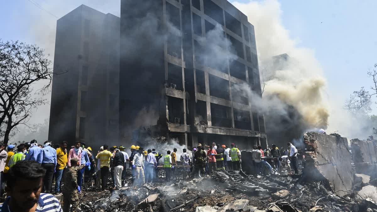 വിമാനാപകടത്തിന് ശേഷവും കൊള്ള; അഹമ്മദാബാദ് വിമാനദുരന്തത്തിന്റെ രക്ഷാപ്രവര്‍ത്തനത്തിനിടെ മോഷണം