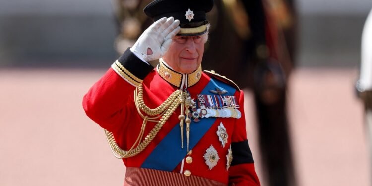 എയർ ഇന്ത്യ ദുരന്തം: കിംഗ് ചാൾസ് അനുസ്മരിച്ചു, കറുത്ത ബാന്റ് ധരിച്ച് രാജകുടുംബം