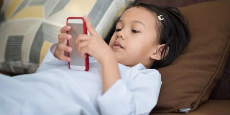 കുട്ടികളുടെ സ്ക്രീൻ അടിമത്തം: ഗുരുതര പ്രത്യാഘാതങ്ങളെന്ന് പഠനം 1 കുട്ടികളുടെ സ്ക്രീൻ അടിമത്തം: ഗുരുതര പ്രത്യാഘാതങ്ങളെന്ന് പഠനം