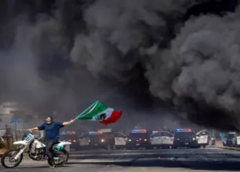 ലോ​സ് ആ​ഞ്ജ​ല​സിൽ കുടിയേറ്റക്കാരുടെ പ്രതിഷേധം; പട്ടാളത്തെ വിന്യസിച്ച് ട്രംപ്