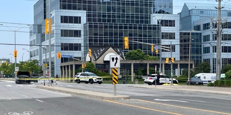 മിസിസാഗയിൽ കാൽനടയാത്രക്കാരുടെ ഇടയിലേക്ക് വാഹനം ഇടിച്ചുകയറി; ഒരു മരണം, ഏഴ് പേർക്ക് പരിക്ക്