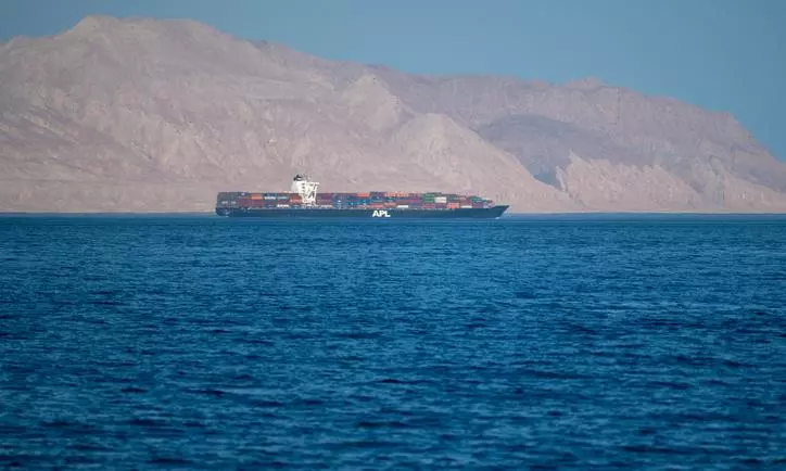 ഹോർമുസ് കടലിടുക്ക് അടയ്ക്കാൻ ഇറാൻ; എണ്ണ വില കുത്തനെ ഉയരും