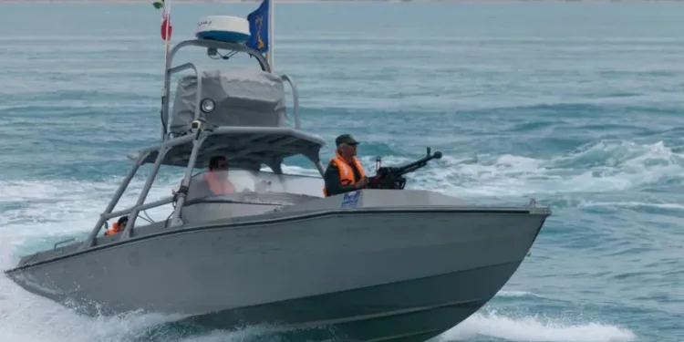 ഹോർമുസ് ഭീഷണി: ഇറാൻ്റെ തുറുപ്പുചീട്ട് എണ്ണവിപണിയെ തകർക്കുമോ? 1 ഹോർമുസ് ഭീഷണി: ഇറാൻ്റെ തുറുപ്പുചീട്ട് എണ്ണവിപണിയെ തകർക്കുമോ?