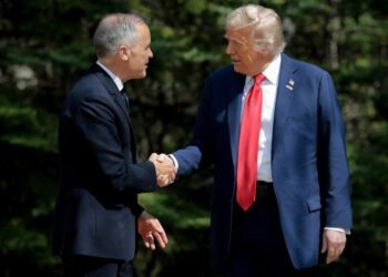 വ്യാപാര യുദ്ധം അവസാനിപ്പിക്കാൻ 30 ദിവസത്തിനുള്ളിൽ കാർണിയും ട്രംപും വ്യാപാര കരാറിൽ ഒപ്പിടുന്നു