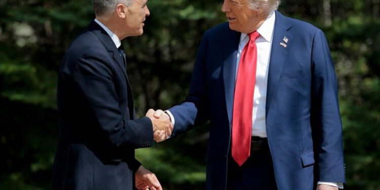 വ്യാപാര യുദ്ധം അവസാനിപ്പിക്കാൻ 30 ദിവസത്തിനുള്ളിൽ കാർണിയും ട്രംപും വ്യാപാര കരാറിൽ ഒപ്പിടുന്നു