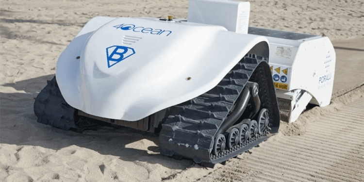 കാനഡയിൽ കടൽത്തീരത്തിന്റെ പുതിയ സൂപ്പർഹീറോ : ക്ലീനിങ്ങനായി ‘ബീബോട്ട്’ റോബോട്ട്!