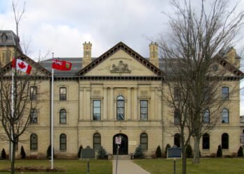 തൊഴിലാളികളിൽ നിന്ന് നിയമവിരുദ്ധമായി പണം ഈടാക്കി; ഒന്റാറിയോയിലെ റിക്രൂട്ടർക്കും കമ്പനിക്കും പിഴ