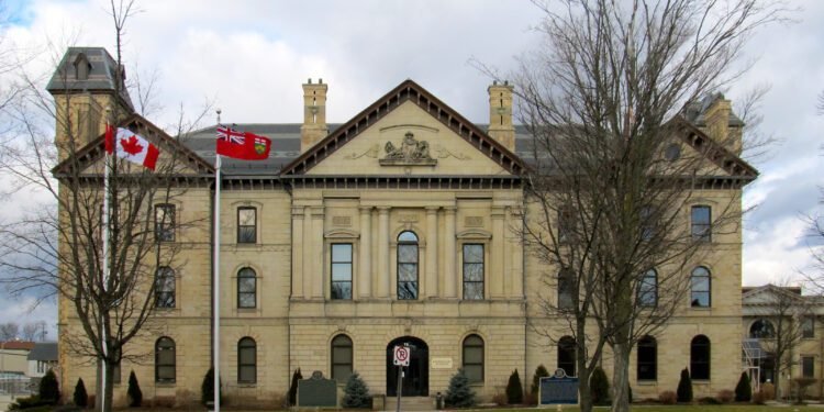 തൊഴിലാളികളിൽ നിന്ന് നിയമവിരുദ്ധമായി പണം ഈടാക്കി; ഒന്റാറിയോയിലെ റിക്രൂട്ടർക്കും കമ്പനിക്കും പിഴ 1 തൊഴിലാളികളിൽ നിന്ന് നിയമവിരുദ്ധമായി പണം ഈടാക്കി; ഒന്റാറിയോയിലെ റിക്രൂട്ടർക്കും കമ്പനിക്കും പിഴ