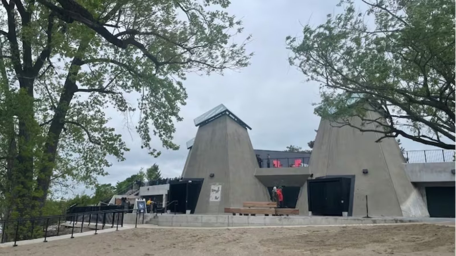 21 ദശലക്ഷം ഡോളറിന്റെ “മേക്ക് ഓവർ”; വെസ്റ്റ്ബോറോ ബീച്ച് വീണ്ടും തുറന്നു