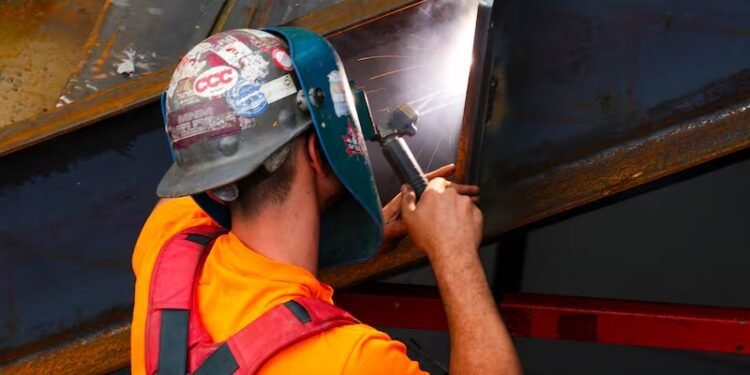 തൊഴിലാളികളെ നിങ്ങളറിഞ്ഞോ? ശമ്പളം കൂടി, തൊഴിൽ സാധ്യത കുറഞ്ഞു; സ്റ്റാറ്റിസ്റ്റിക്സ് കാനഡ റിപ്പോർട്ട്