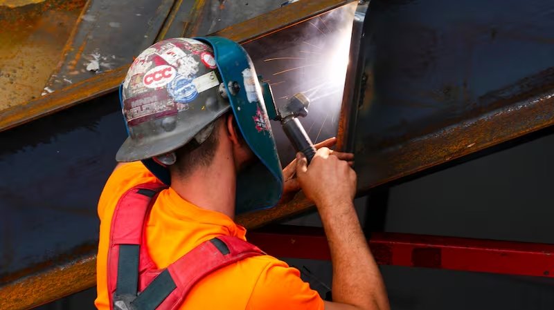 തൊഴിലാളികളെ നിങ്ങളറിഞ്ഞോ? ശമ്പളം കൂടി, തൊഴിൽ സാധ്യത കുറഞ്ഞു; സ്റ്റാറ്റിസ്റ്റിക്സ് കാനഡ റിപ്പോർട്ട്