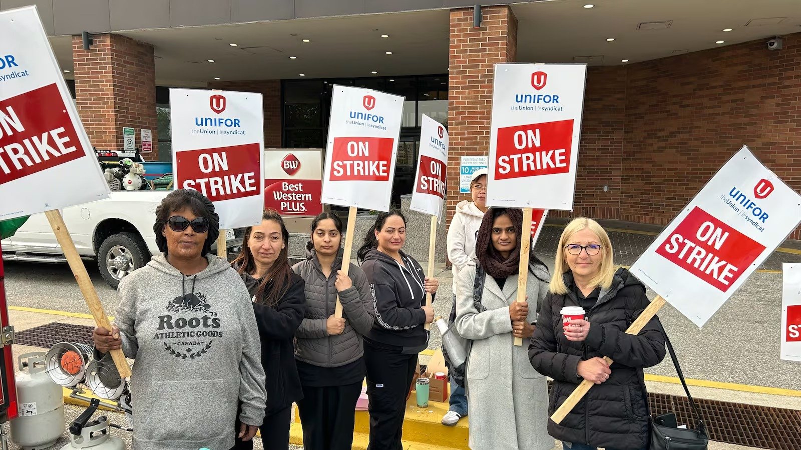 വിൻസർ ബെസ്റ്റ് വെസ്റ്റേൺ പ്ലസിൽ തൊഴിലാളികൾ സമരത്തിൽ; വേണ്ടത് ന്യായവേതനം