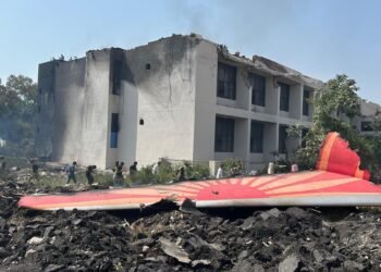 എയർ ഇന്ത്യ വിമാന ദുരന്തം: ‘മരിച്ചവരുടെ എണ്ണം ഡിഎൻഎ പരിശോധനയ്ക്ക് ശേഷം മാത്രം’; അമിത് ഷാ