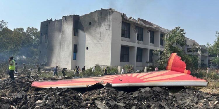 എയർ ഇന്ത്യ വിമാന ദുരന്തം: 'മരിച്ചവരുടെ എണ്ണം ഡിഎൻഎ പരിശോധനയ്ക്ക് ശേഷം മാത്രം'; അമിത് ഷാ 1 എയർ ഇന്ത്യ വിമാന ദുരന്തം: ‘മരിച്ചവരുടെ എണ്ണം ഡിഎൻഎ പരിശോധനയ്ക്ക് ശേഷം മാത്രം’; അമിത് ഷാ