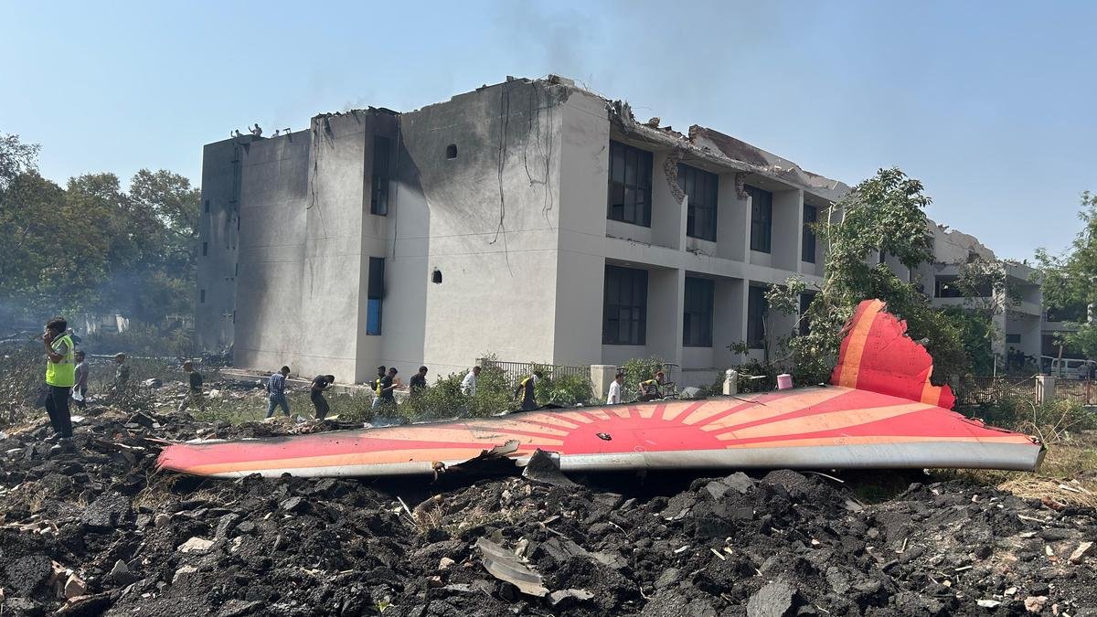 എയർ ഇന്ത്യ വിമാന ദുരന്തം: ‘മരിച്ചവരുടെ എണ്ണം ഡിഎൻഎ പരിശോധനയ്ക്ക് ശേഷം മാത്രം’; അമിത് ഷാ