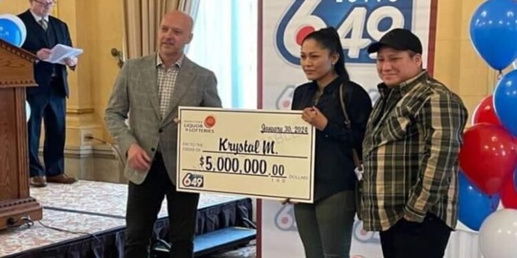 കാനഡയിൽ ലോട്ടറിയടിച്ച 30 കോടി കാമുകിക്ക് നൽകി; പണം കിട്ടിയതോടെ മറ്റൊരാൾക്കൊപ്പം ഒളിച്ചോടി