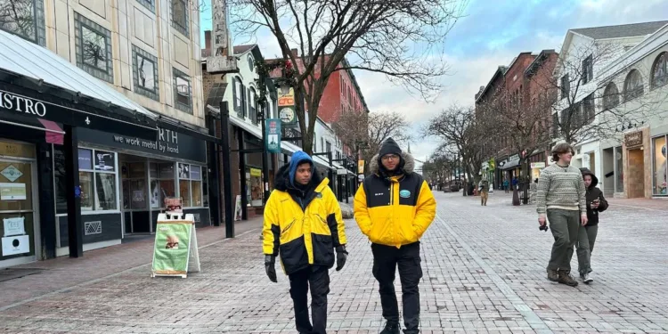 അമേരിക്കൻ നഗരം കാനഡയോടുള്ള ഐക്യദാർഢ്യത്തിൽ പ്രധാന റോഡിന്റെ പേര് മാറ്റി 1 അമേരിക്കൻ നഗരം കാനഡയോടുള്ള ഐക്യദാർഢ്യത്തിൽ പ്രധാന റോഡിന്റെ പേര് മാറ്റി
