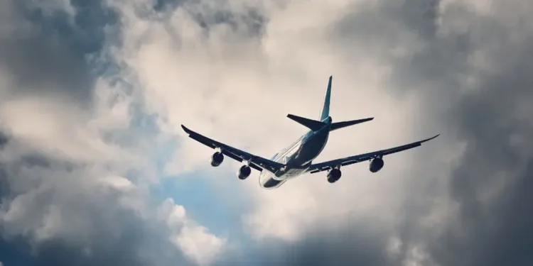 ആഗോള വ്യോമയാന മേഖലയ്ക്ക് ആശ്വാസം; ഇസ്രായേൽ വെടിനിർത്തലിന് പിന്നാലെ ഇറാൻ ഭാഗികമായി വ്യോമാതിർത്തി തുറന്നു 