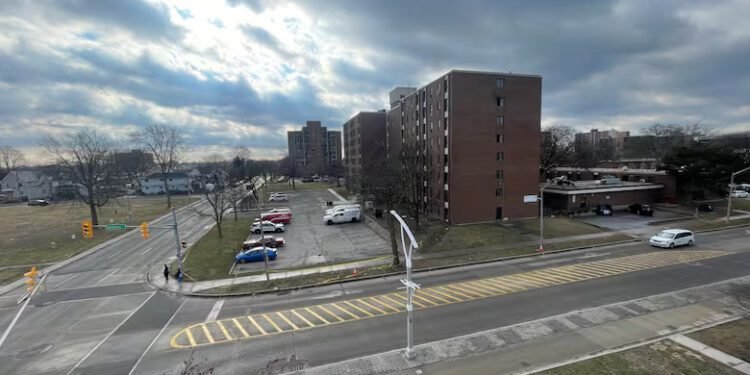 വിൻഡ്സറിൽ റെയ്ഡ്: മൂന്ന് ദിവസത്തിനിടെ 17 പേർ അറസ്റ്റിൽ 1 വിൻഡ്സറിൽ റെയ്ഡ്: മൂന്ന് ദിവസത്തിനിടെ 17 പേർ അറസ്റ്റിൽ