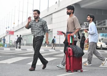 യുദ്ധസാഹചര്യത്തിലും വ്യോമപാത തുറന്ന് ഇറാൻ; ഇന്ത്യൻ വിദ്യാർഥികളുമായി ആദ്യവിമാനമെത്തി