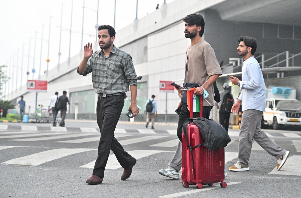 യുദ്ധസാഹചര്യത്തിലും വ്യോമപാത തുറന്ന് ഇറാൻ; ഇന്ത്യൻ വിദ്യാർഥികളുമായി ആദ്യവിമാനമെത്തി
